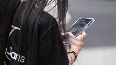 16 yaşından küçüklerin cep telefonu kullanması yasaklanabilir