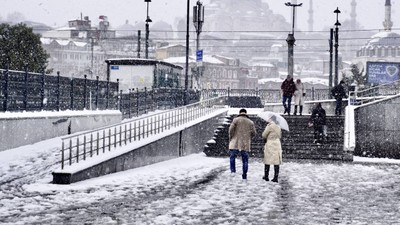 İstanbul'a kar yağışı tahmini değişti: Meteoroloji'den 16 il için uyarı, soğuk hava dalgası geliyor