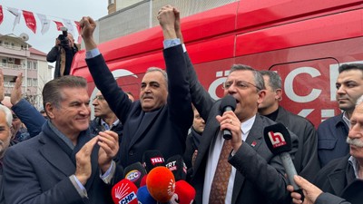 Özgür Özel'den çağrı: En düşük emekli maaşı, asgari ücret düzeyine çıkarılmalı
