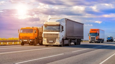 Ağır ticari araç pazarı ocakta yarı yarıya daraldı
