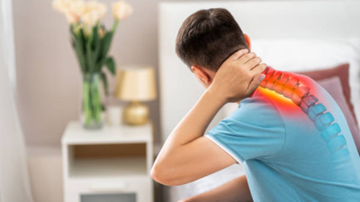 Çağımızın hastalığı! Boyun düzleşmesinin belirtileri nelerdir?
