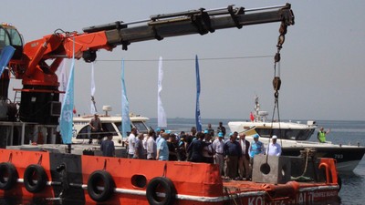 İzmit Körfezi’ne biyoçeşitliliği artırmak için yapay resif bırakıldı