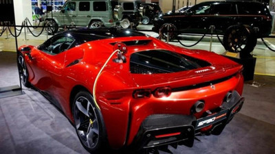 Ferrari ilk elektrikli aracıyla yarışa giriyor: En pahalılarında biri olabilir