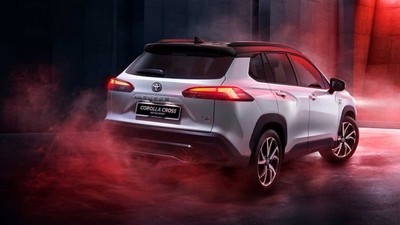 Toyota 2 yeni canavarını tanıttı. 2025 Corolla Cross ve Camry hibrit modelleri görücüye çıktı.