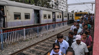 Hindistan'da tren istasyonunda izdiham: 15 ölü