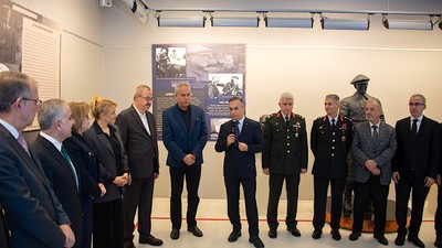 "Atatürk Heykelleri: Cesaret ve İlhamın Sergisi"