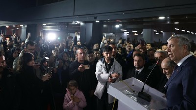 Mansur Yavaş Kahramanmaraş'ta: Acıyı paylaşarak azaltacak, dayanışmayla yeniden ayağa kalkacağız