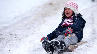 Valilikler peş peşe duyurdu: 7 Şubat cuma günü okullar tatil edildi! Yarın okullar tatil mi?