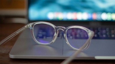 Uzmanından uyarı! İnternet alışverişi sahte gözlük ve kontakt lens riskini artırıyor