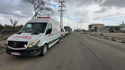 Hasta ve yaralı Filistinlileri nakledecek araçlar Refah'a ulaştı
