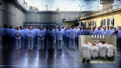 İsrail, Filistinli mahkumlara Davut Yıldızı giydirdi, fotoğrafları dağıttı