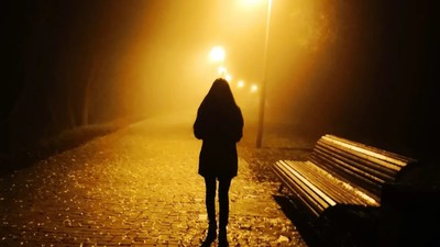 Gece yalnız yürürken kadınlar artık daha güvensiz hissediyor