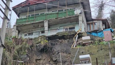 Zonguldak'ta heyelan faciası! 2 ev tahliye edildi
