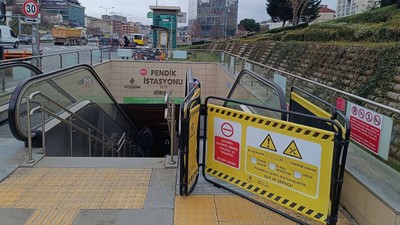 İstanbul'da yürüyen merdivene ayakları sıkışan kadının üç parmağı koptu
