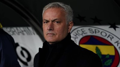 Jose Mourinho, üçüncü derbisinde ilk peşinde