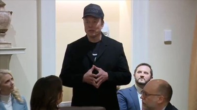 Elon Musk "MAGA" şapkasıyla ilk kabine toplantısına katıldı