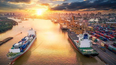 Küresel ticaret tarife türbülansına dayanıyor