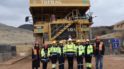 150 ton kapasiteli dev kaya kamyonlara ‘kadın operatör’ imzası