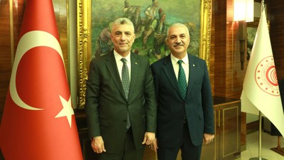 GTO Yönetim Kurulu Başkanı Abdurrahman Aslantaş, Ticaret Bakanı Ömer Bolat’ı  makamında ziyaret etti