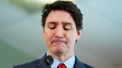 Trump, Kanada Başbakanı Trudeau'yu hüngür hüngür ağlattı!