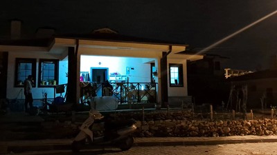 Altınözü'nde depremzedeler elektriksiz yaşıyor: Üç gün içinde geleceğiz dediler beş ay oldu