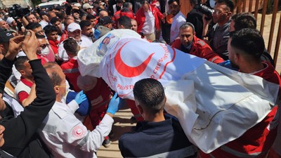 Filistin Kızılay çalışanları İsrail'in yardım ve sağlık çalışanlarını öldürmesini protesto etti