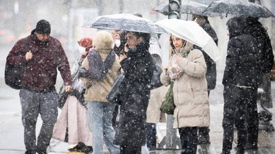 Ankara'da okullar tatil edilmişti, beklenen kar yağışı başladı (Video)