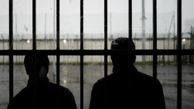 Fransa'da hapisanelere saldırılar düzenlendi! Suç örgütlerinden şüpheleniliyor