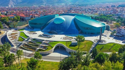 Denizli’de kongre merkezinin adının değişmesi tartışma yarattı
