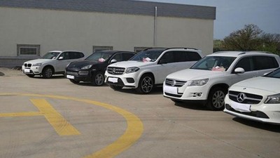 Ticaret Bakanlığı harekete geçti! Sahte 'emeklilik' belgesiyle lüks araç kaçakçılığında oyun bozuldu