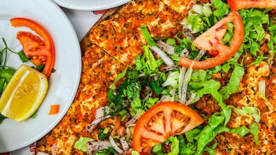 Yeni ifşa listesi: Vatandaşa lahmacun yerine at ve eşek eti yedirmişler! Nar ekşisine boya katmışlar
