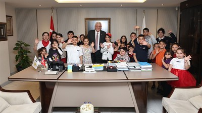 İYİ Parti lideri Dervişoğlu, 23 Nisan öncesinde çocukları makamında ağırladı