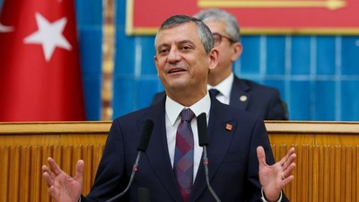 Özgür Özel'den Bahçeli'ye yanıt: Benim savaşım niye senle olsun