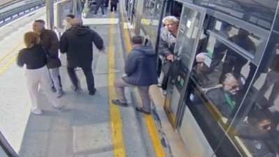 Deprem anında metrobüs beşik gibi sallandı! Yolcular yolda yakalandı
