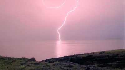 Van Gölü'nde korkutan anlar! Şimşekler geceyi aydınlattı