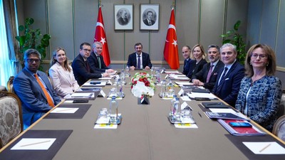 Cumhurbaşkanı Yardımcısı Yılmaz, YASED heyetiyle  görüştü
