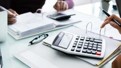 Almanya'da hizmet PMI daralmaya işaret etti