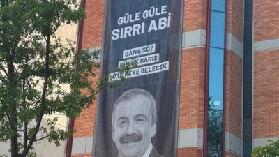 DEM Parti Genel Merkezi'ne Sırrı Süreyya Önder pankartı asıldı