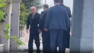 MHP lideri Bahçeli, Erdoğan görüşmesi öncesi konutuna geldi