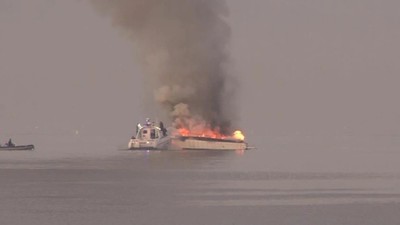 Tuzla'da sabah saatlerinde tekneler alev alev yandı!