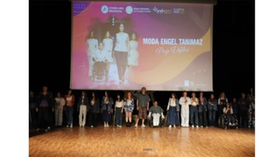 Genç tasarımcılardan farkındalık yaratan defile ile engeller podyumda aşıldı
