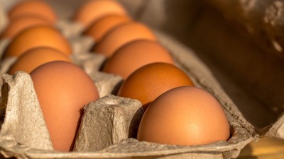 Yumurta fiyatlarında marketlere sert eleştiri! YUMBİR: Düşüşte yavaş kalıyorlar