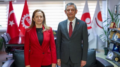 Özgür Özel'den DİSK'e ziyaret: Asgari ücrete ara zam için mücadeleyi hep birlikte yapmak zorundayız