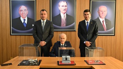 MHP Genel Başkanı Devlet Bahçeli, Ülkü Ocakları’nı ziyaret etti: Hatıra fotoğrafı çektirdi