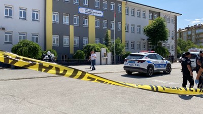 Okulda silahlı saldırıya uğrayan öğretmen hayatını kaybetti