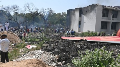 Hindistan uçak kazası: Hayatını kaybedenlerin ailelerine ödeme yapılacak