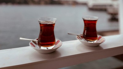 Bakanlık markaları tek tek ifşa etti: Siyah çayda gıda boyası, pekmezde şeker ilavesi tespit edildi!
