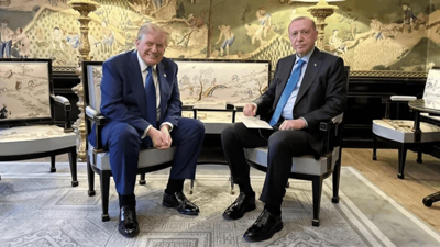 Erdoğan ve Trump NATO Zirvesi'nde bir araya geldi: Erdoğan'ın elindeki zarfın içinde ne olduğu ortaya çıktı