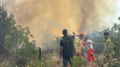 Bursa’da orman yangını köydeki evlere sıçradı: Köy sakinleri gözyaşları içinde tahliye edildi