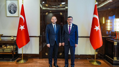 Cumhurbaşkanı Yardımcısı Yılmaz, MÜSİAD yönetimiyle görüştü